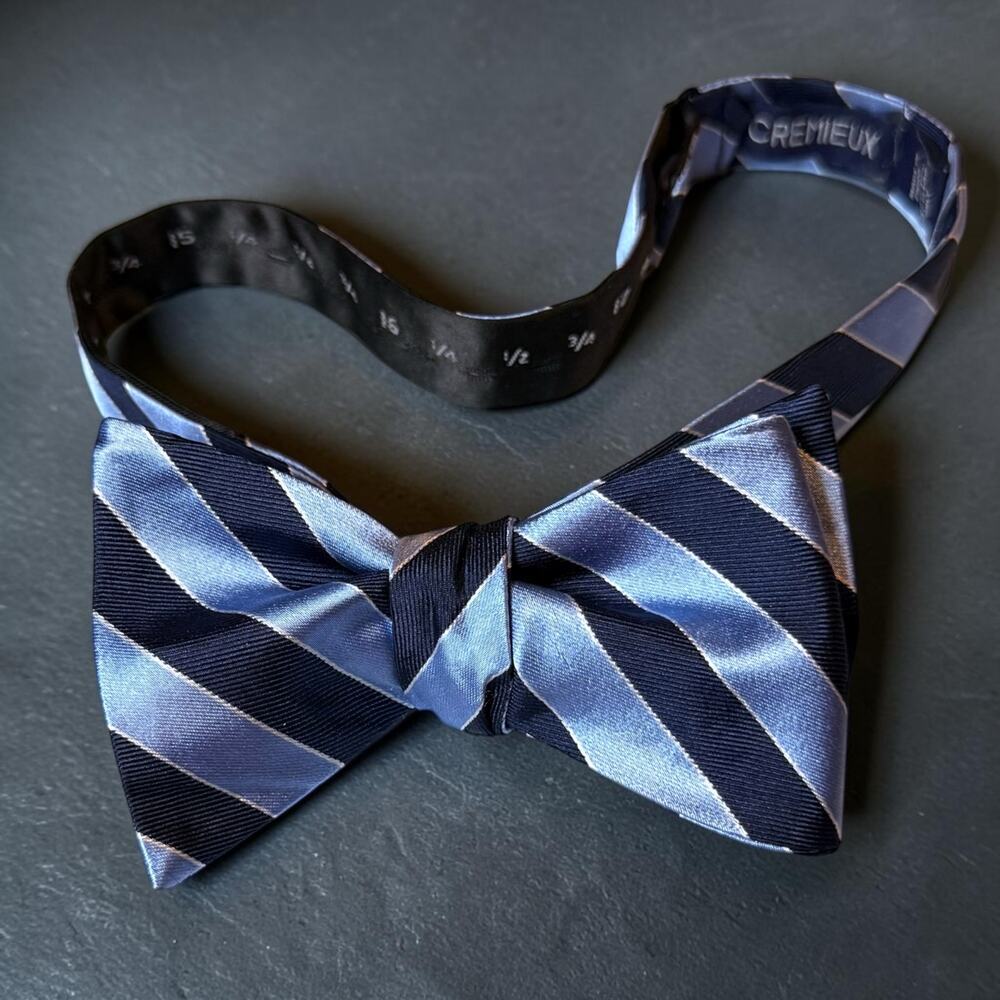 Cremieux Bow Tie Mens Navy Blue Light Blue Striped Silk Adjustable 13.75 - 18